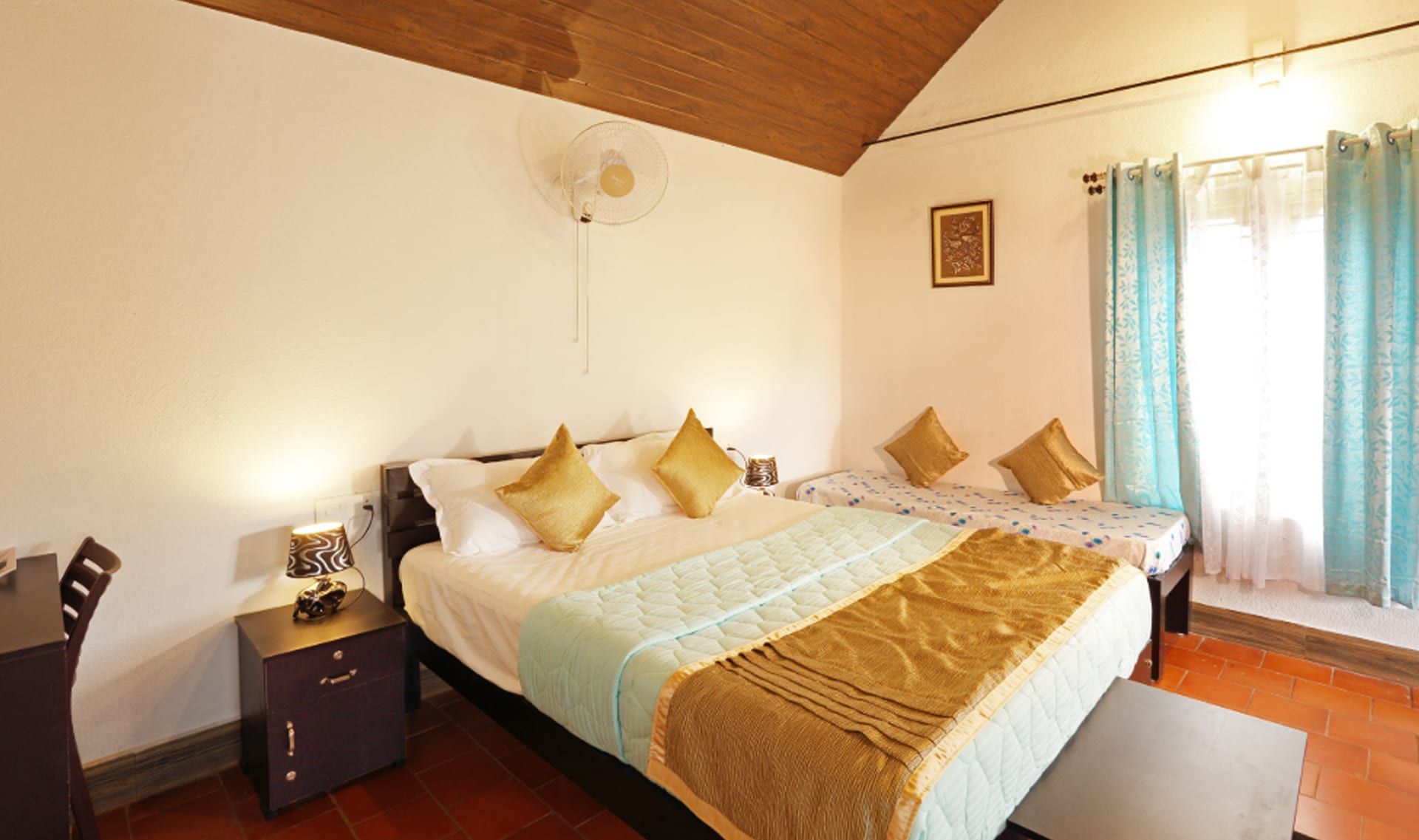 Deluxe-Cottage-Room