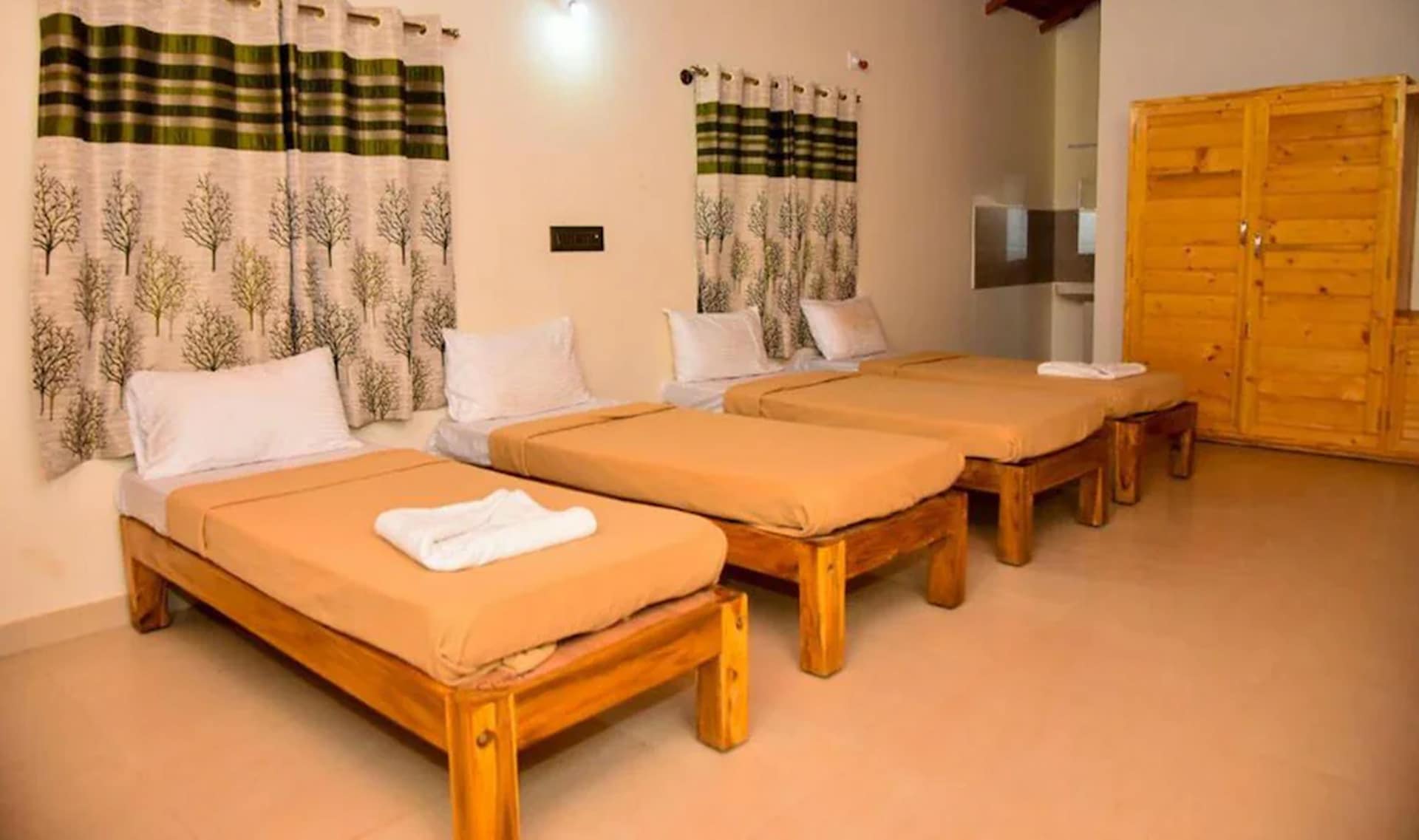 Dormantory-Deluxe-Rooms